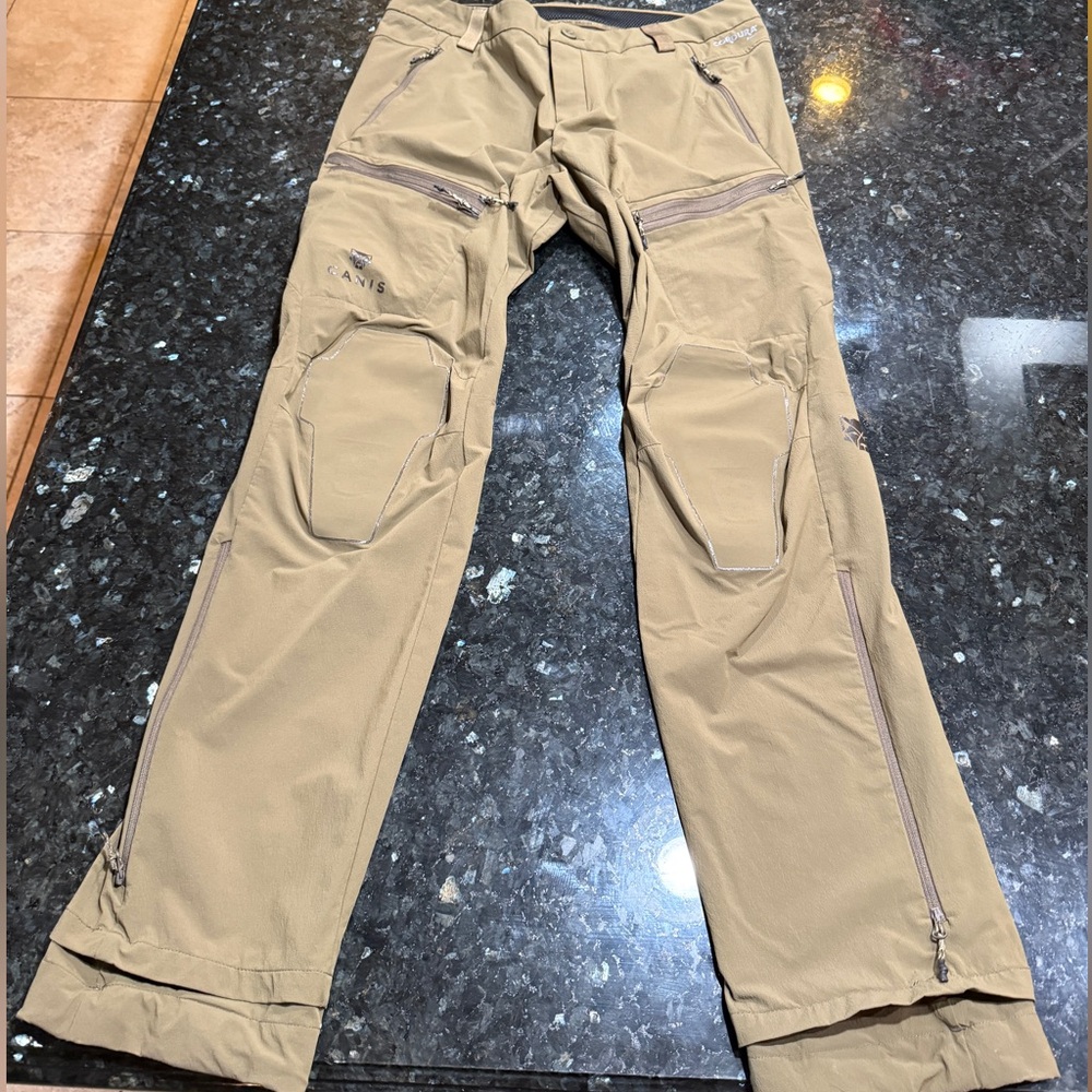 Canis athlete alpine pants.
Used lightly once
Like new
Size 34